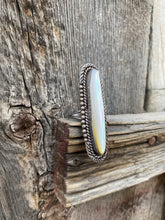 Load image into Gallery viewer, Vintage Mother of Pearl Ring Size 9 R0379