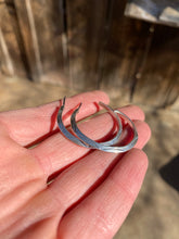 Load image into Gallery viewer, Sterling Silver Hoops E0285