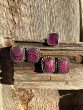 Load image into Gallery viewer, Purple Spiny Oyster Earrings