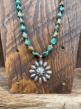 Load image into Gallery viewer, Turquoise Flower Necklace N0652