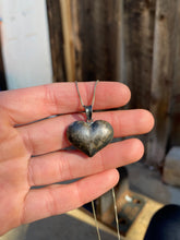 Load image into Gallery viewer, Vintage Heart Necklace N0779