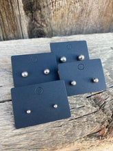 Load image into Gallery viewer, Silver Studs E0281