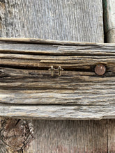 Load image into Gallery viewer, Dainty Cross Studs E0286