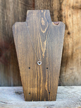 Load image into Gallery viewer, Vintage Heart Necklace N0779