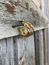 Load image into Gallery viewer, Twisted Gold Filled Hoops E0219