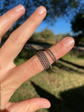 Load image into Gallery viewer, Dainty Rope Ring R0310