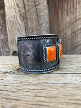 Load image into Gallery viewer, Orange Spiny Oyster Cuff