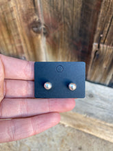 Load image into Gallery viewer, Silver Studs E0281