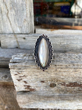 Load image into Gallery viewer, Abalone Vintage Ring R0363