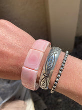 Load image into Gallery viewer, Pink Conch Bracelet C0352