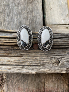 White Buffalo Earrings E0201