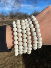 Load image into Gallery viewer, Magnesite GLOSSY Stretch Bracelet C0442