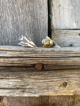 Load image into Gallery viewer, Arrow Head Pin