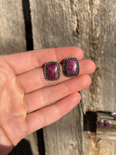 Load image into Gallery viewer, Purple Spiny Oyster Earrings E0252