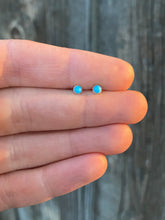 Load image into Gallery viewer, 3mm Turquoise Studs E0055