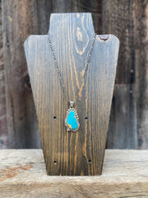 Load image into Gallery viewer, Vintage Turquoise Pendant Necklace N0927