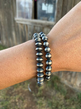 Load image into Gallery viewer, 9mm Silver Saucer Stretchy Bracelet