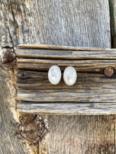 Load image into Gallery viewer, Mother of Pearl Earrings E0283