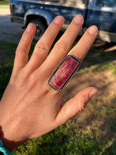 Load image into Gallery viewer, Purple Spiny Oyster Ring Size 9 3/4
