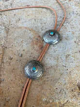 Load image into Gallery viewer, Vintage Button Bolo N0910
