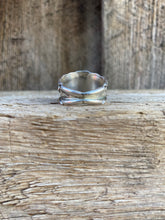 Load image into Gallery viewer, Vintage White Mother Of Pearl Ring R0364