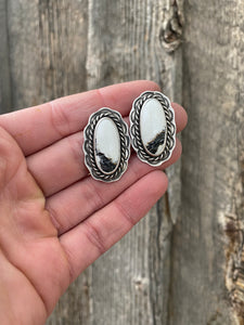 White Buffalo Earrings E0201