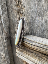 Load image into Gallery viewer, Vintage Mother of Pearl Ring Size 9 R0379
