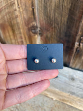 Load image into Gallery viewer, Silver Studs E0281