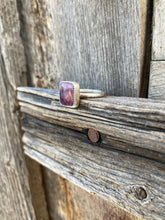 Load image into Gallery viewer, Purple Spiny Oyster Size 7.5 R0357