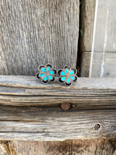 Load image into Gallery viewer, Vintage Screw-back Earrings