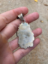 Load image into Gallery viewer, Vintage Turquoise Pendant Necklace N0927