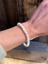 Load image into Gallery viewer, Mother of Pearl Stretchy Bracelet C0431