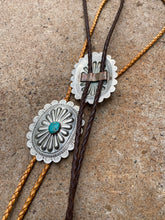 Load image into Gallery viewer, Concho Bolo