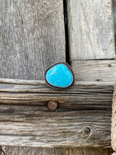 Load image into Gallery viewer, Kingman Turquoise Ring 9.5