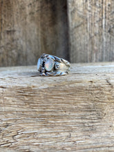 Load image into Gallery viewer, Vintage White Mother Of Pearl Ring R0364