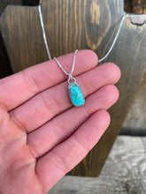 Load image into Gallery viewer, Turquoise Pendant Necklace N0781