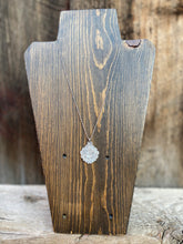 Load image into Gallery viewer, Vintage Engraved Pendant Necklace N0775