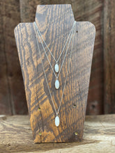 Load image into Gallery viewer, MOP Pendant Necklace N0660