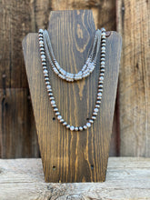 Load image into Gallery viewer, Silver and Pearl Necklace