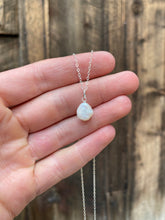 Load image into Gallery viewer, Silver And Pearl Necklace N0896
