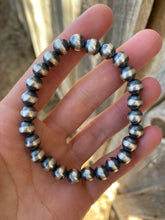 Load image into Gallery viewer, 8mm Sterling Silver Pearl Stretch Bracelet C0228