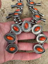 Load image into Gallery viewer, Vintage Coral Necklace