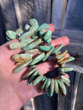Load image into Gallery viewer, Green Turquoise Necklace N0635