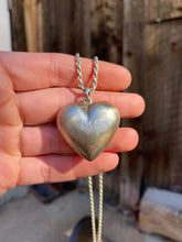 Load image into Gallery viewer, Vintage Heart Necklace N0779