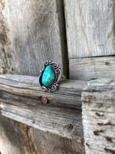 Load image into Gallery viewer, Vintage Ring Size 7.5