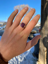 Load image into Gallery viewer, Purple Spiny Oyster Size 7.5 R0357