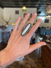 Load image into Gallery viewer, Vintage Mother of Pearl Ring Size 9 R0379