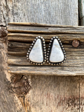 Load image into Gallery viewer, White Buffalo Earrings E0303