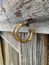 Load image into Gallery viewer, Gold Hoops E0227