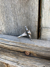 Load image into Gallery viewer, Vintage Mother Of Pearl Ring